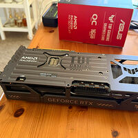 Un usuario envió su RX 9070 a reparar y la recuperó con un fallo que la convirtió en “el equivalente en GPU de un Pokémon Variocolor” 