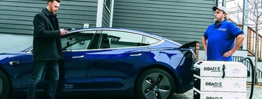 Pedir 'autonomía' para el coche eléctrico como quien pide comida a domicilio: así funciona este cargador portátil a demanda
