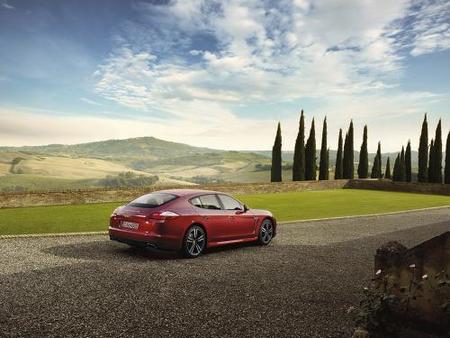 Porche Panamera 4-02