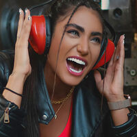 ¿Se puede deformar la cabeza al usar auriculares? La ciencia confirma lo verdadero y lo falso de esta leyenda urbana