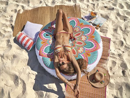 La colchoneta de Lidl con la que podremos tanto darnos un chapuzón en la piscina como tomar el sol en la playa porque es ideal