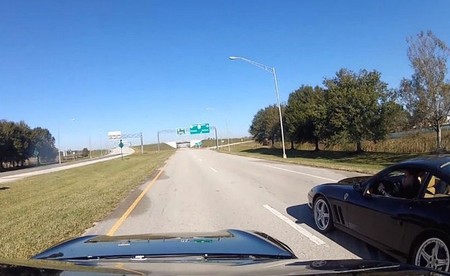 El Tesla Model S P85D que se cruzó con un Ferrari