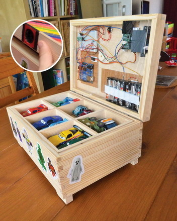 Caja de juguetes con seguridad biométrica