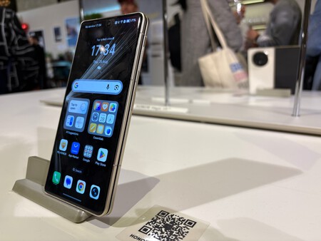 Honor Magic V5 lateral