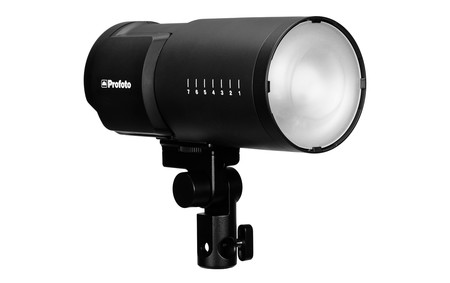 Profoto B10 Plus, la nueva versión de un pequeño flash de estudio con el doble de potencia que su antecesor