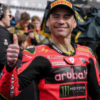 "El tiempo pasa para todos". El jefazo de Superbikes cree que Álvaro Bautista no ha dejado de ganar por el peso, sino por la edad 