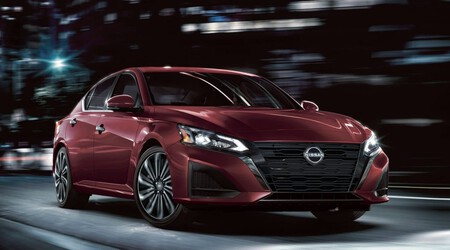 El Nissan Altima 2023 ya tiene precio en México: más y mejores asistencias para buscar destacar en un mar de SUV