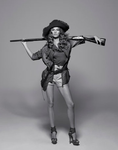 Foto de Gisele Bundchen en la portada de abril de Harper's Bazaar  (6/10)