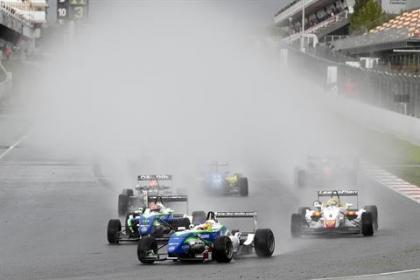 Roberto Merhi no da opción y Germán Sánchez se proclama campeón