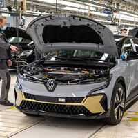 Francia está viendo las orejas al lobo chino: se acabó el 'café para todos' con las ayudas al coche eléctrico