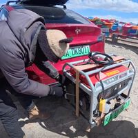 Tesla con gasolina nos dejan una gran lección: aún hay miedo a quedarse sin batería y a abandonar el combustible