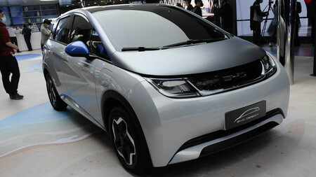 El nuevo BYD EA1 es un utilitario eléctrico con tecnología de 800 V y casi 1.000 km de autonomía