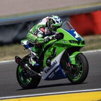 ¡Qué bellezas! Kawasaki decoró sus motos de Superbikes con los colores clásicos por sus 125 años y podrían salir a la venta 
