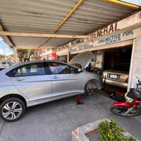 Reparar autos en la calle es ilegal en CDMX y te  pueden arrestar. Sólo está permitido con una condición