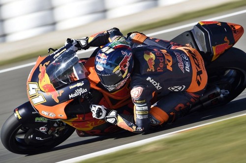 Miguel Oliveira y KTM avisan para 2018 con una incontestable tercera victoria consecutiva en Moto2