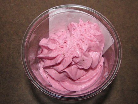 Mousse de frambuesa esponjoso: consiente a los tuyos con esta receta de 5 ingredientes