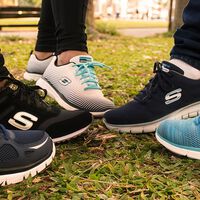 El outlet de Sprinter agota las zapatillas Skechers más cómodas que se calzan solas y cuestan muy poco