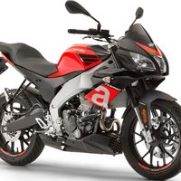 Tras una década ausente, vuelve la Aprilia Tuono 125