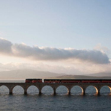 De Bilbao a León: así es el tren histórico que recorre el norte peninsular a través de una vieja vía minera 