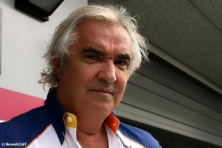 Flavio Briatore garantiza continuidad en 2010