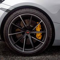 Los neumáticos desgastados no solo son peligrosos, también se cargan el planeta. Y los coches eléctricos tienen mucha culpa