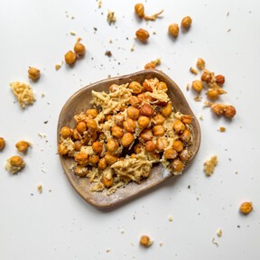 Chips de garbanzo con costra de queso: un snack adictivo y sorprendente 