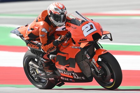Los alerones traseros también llegan a MotoGP: KTM probó el 'pico de pato' en las dos motos del Tech3