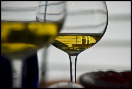 ¿Se implantarán etiquetas sanitarias en las botellas de vino?