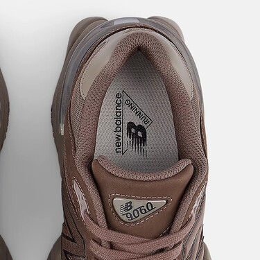 New Balance tiene las zapatillas favoritas de los españoles en color moka para llevar con un montón de looks más allá del verano