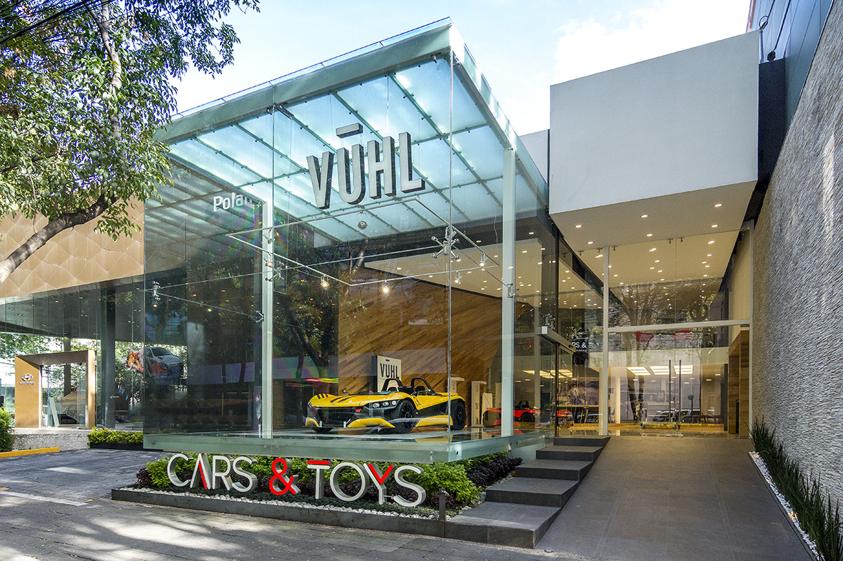 Vūhl abre su primera agencia en México: Conocimos personalmente sus instalaciones y autos