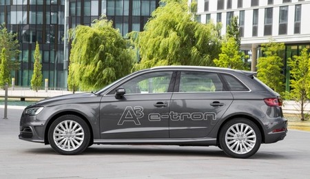 El Audi A3 sportback e-tron ha empezado a venderse en Alemania, en septiembre en España
