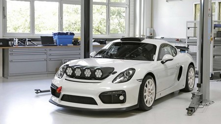 Porsche adelanta en estas imágenes un posible coche de rallies basado en el Cayman GT4 Clubsport