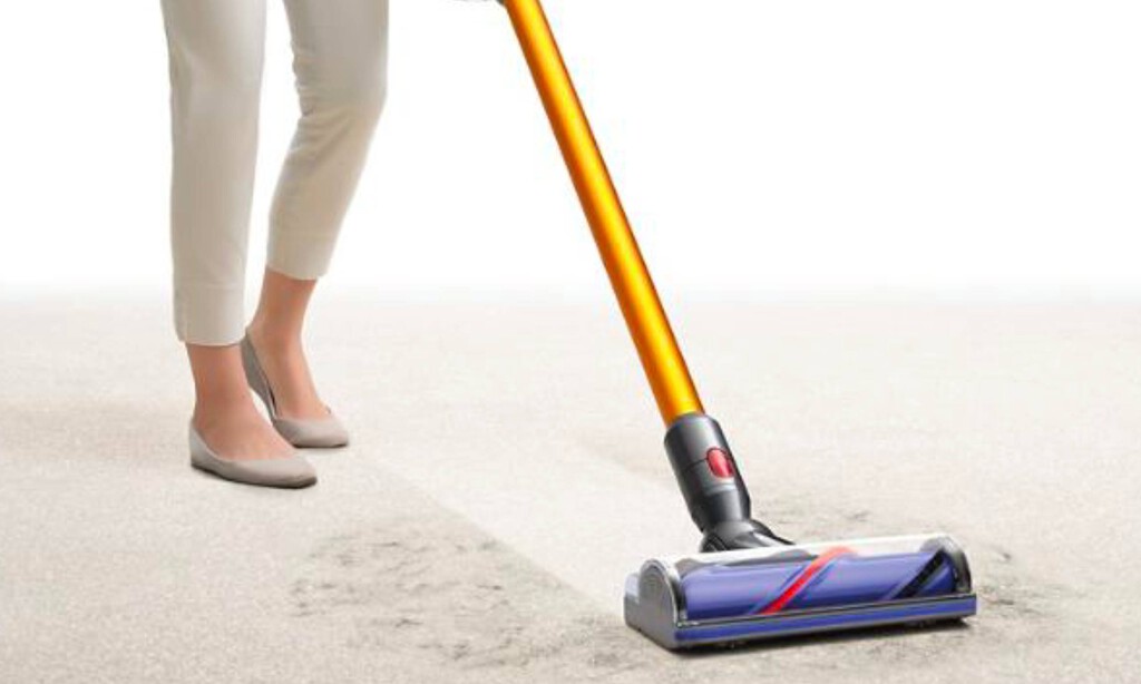 Adiós a los pelos de perro y gato en época de muda con esta aspiradora Dyson por menos de 300 euros 