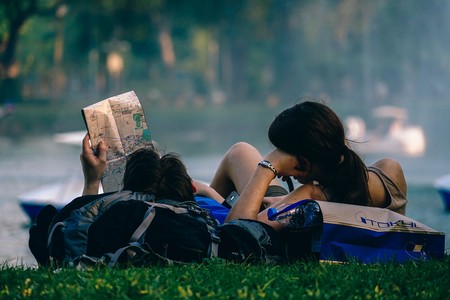 Como Viajar Solo Con Una Mochila De Mano 2