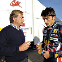 Fernando Alonso peleaba por el título mundial cuando un niño de diez años, viéndole correr, decidió que quería ser piloto. Ese niño era Carlos Sainz Jr.