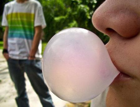 ¿Es bueno masticar chicle mientras entrenamos?