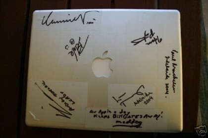 Se subasta un PowerBook con la firma de... Linus Torvalds