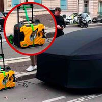 Ya se ha visto en la calle al coche eléctrico que va a romper las reglas de Jaguar. Lo que no esperábamos era verlo cargando con un generador portátil