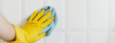 El truco para eliminar el moho de la pared de una experta en limpieza: "No tengo ni que refregar"