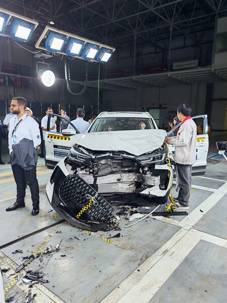 Se vende coche nuevo, pocos kilómetros, un solo dueño, siempre en garaje | Imagen: Xataka