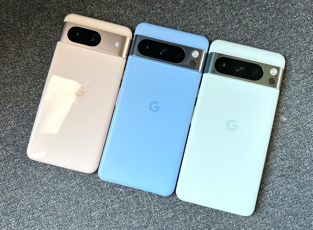 Llevo años comprando móviles y creo que ahora nos toman por tontos: los caros vienen con la caja pelada y en los baratos te meten hasta una funda 