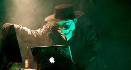 Dos grupos de hackers se enzarzan tumbando las redes de PlayStation y Xbox