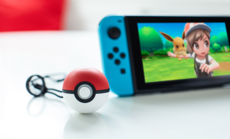 La Poké Ball Plus recolecta automáticamente las Poképaradas de Pokémon Go si lleva un Pokémon dentro