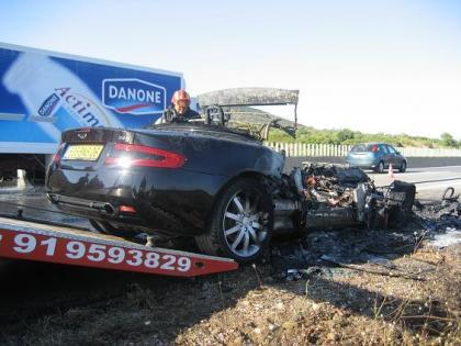Aston Martin DB9 quemado