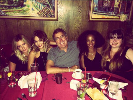 ¡Que no me entere yo que el elenco de 'High School Musical' le hace el vacío a Zac Efron!