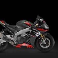 La Aprilia RSV4 1100 Factory 2020 con suspensión semiactiva es 1.000 euros más cara y se pone en 27.000 euros
