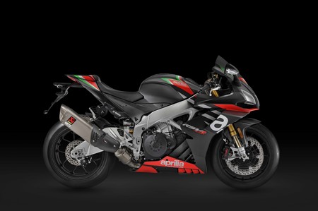 La Aprilia RSV4 1100 Factory 2020 con suspensión semiactiva es 1.000 euros más cara y se pone en 27.000 euros