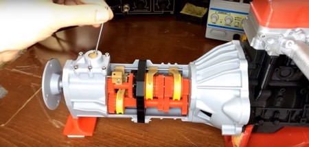 Si te gustan las maquetas y la mecánica, atento a esta caja de cambios realizada por impresión 3D