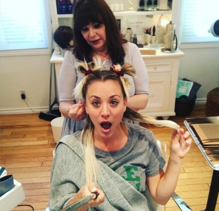 Kaley Cuoco estrena de nuevo melenaza