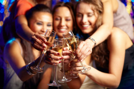 las bebidas alcohólicas podrían informarnos de las calorías que aportan
